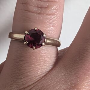 Elegant Gold and Red Gemstone Ring